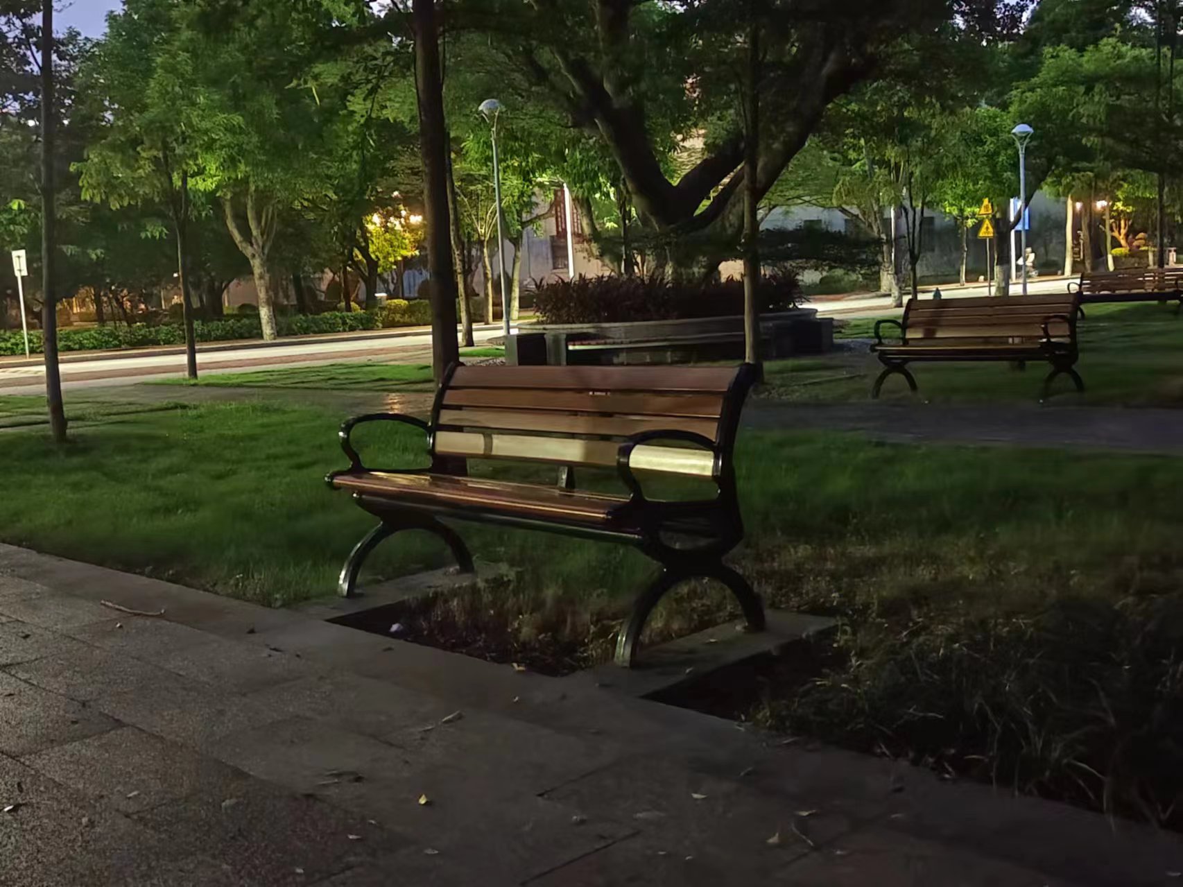 長(zhǎng)椅.jpg 長(zhǎng)椅.jpg